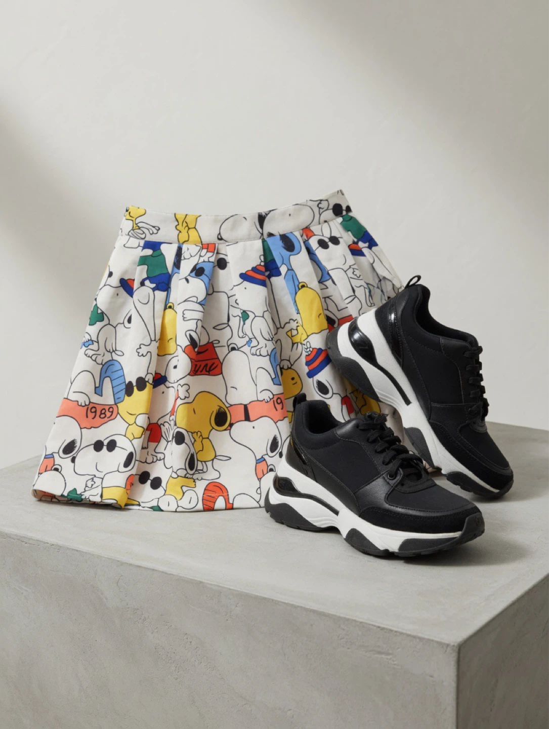 Snoopy printed skirt and black sneakers