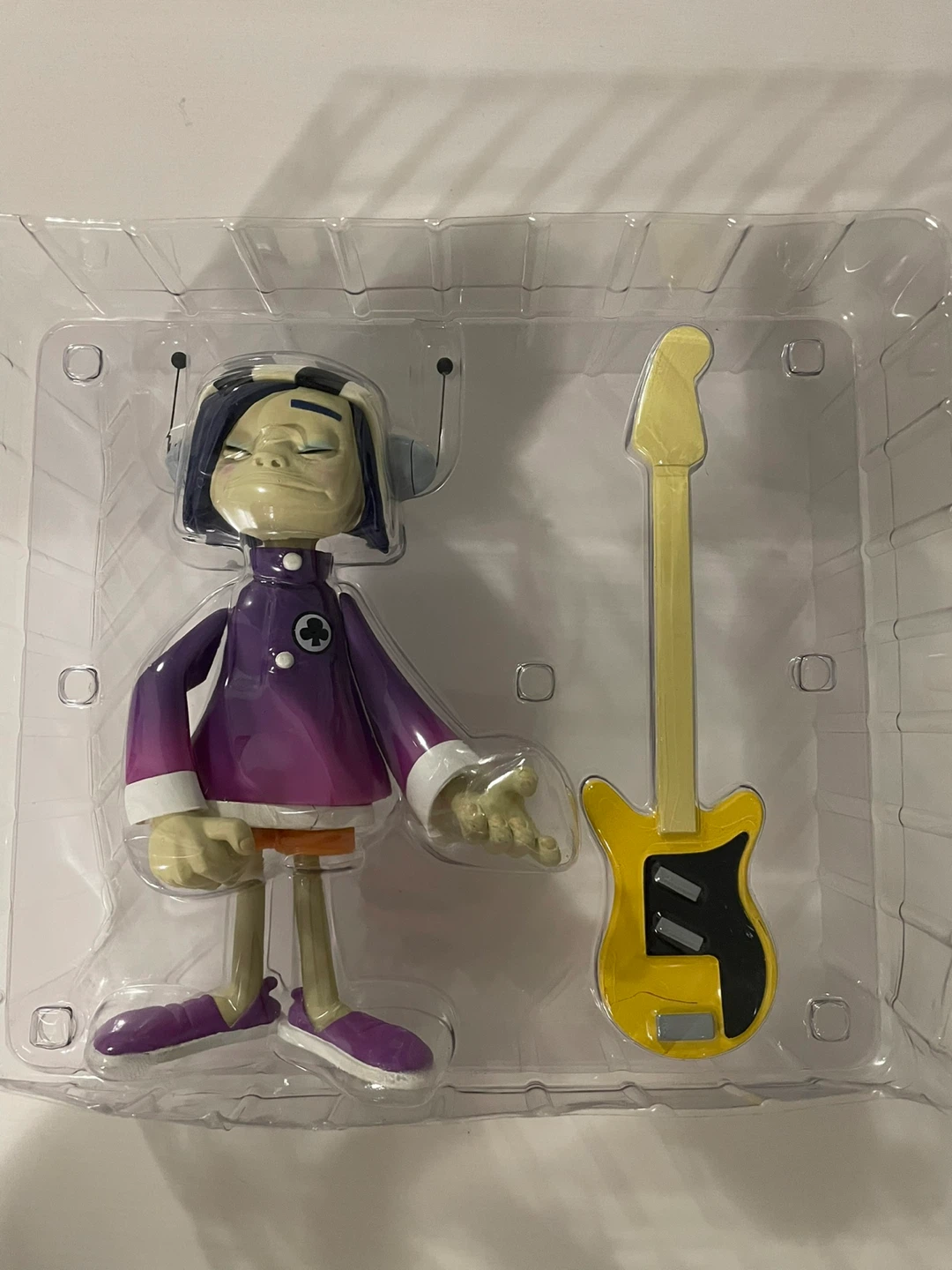Gorillaz Noodle Kidrobot Figure with Guitar and Stickers - photo 2