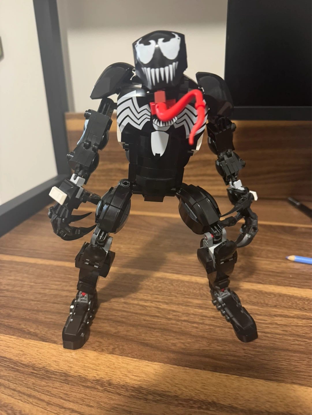 Old LEGO Marvel Venom figure ( RETIRED)