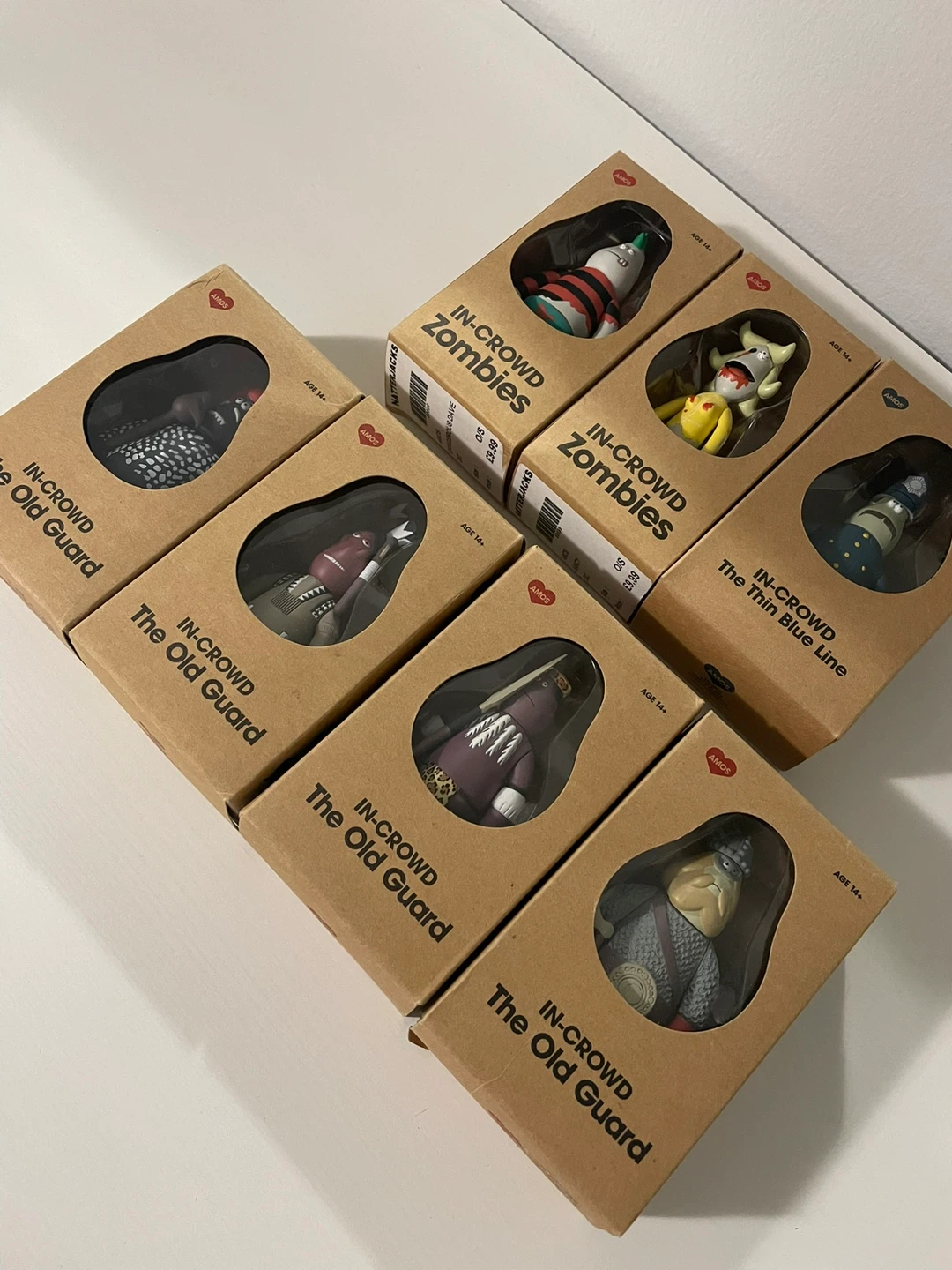 AM MOS IN-CROWD Zombies & The Old Guard Figurines (Set of 7)