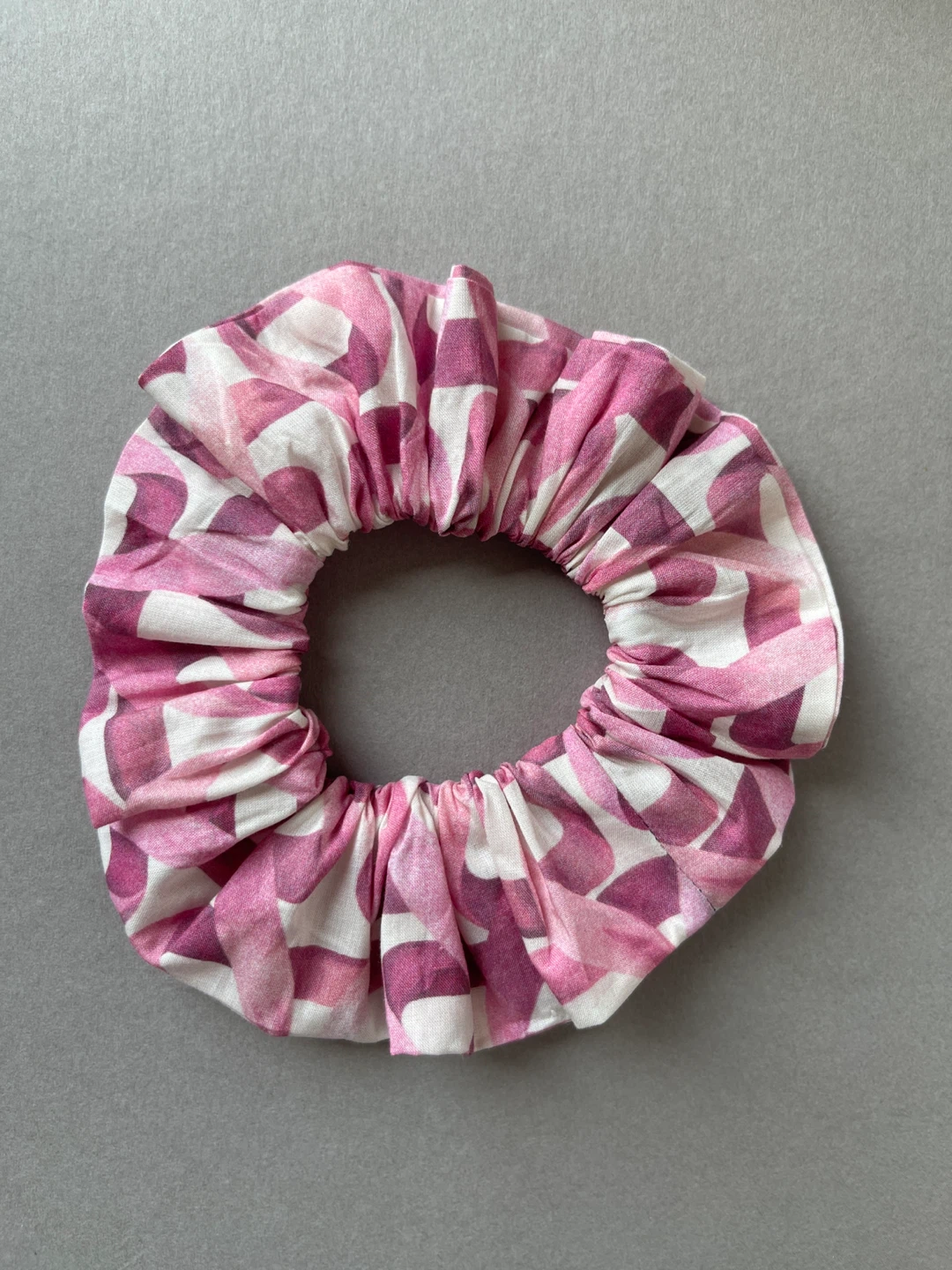 Scrunchie with Pink and White Pattern - photo 2
