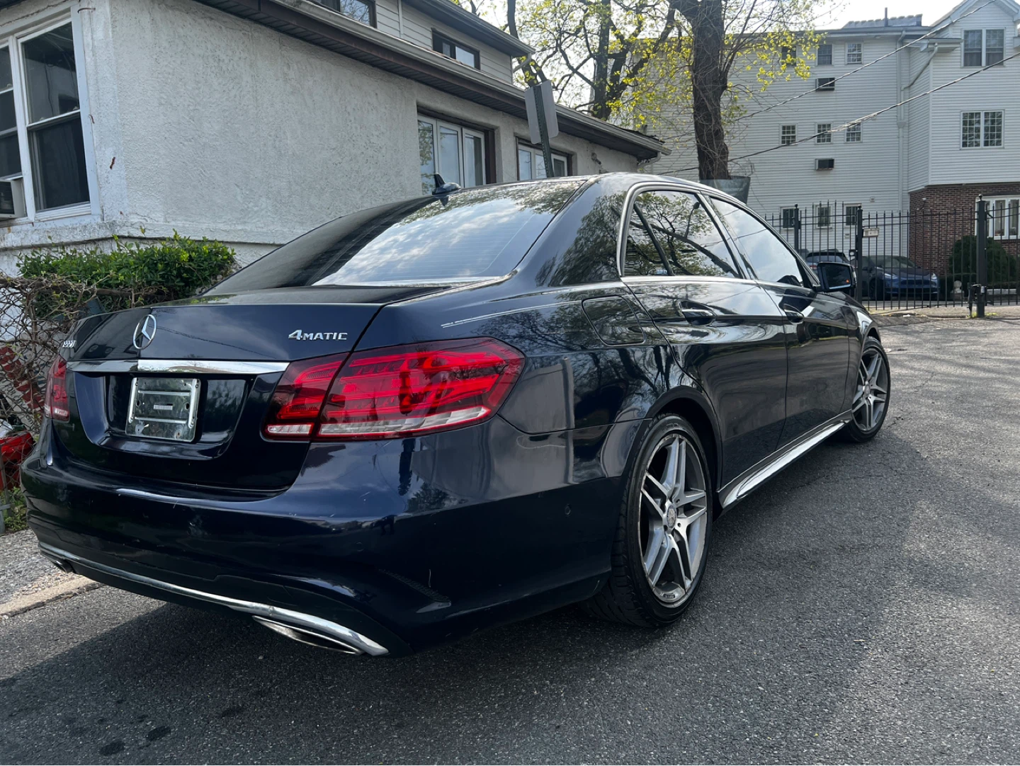Mercedes-Benz E550 4MATIC Sedan - photo 3