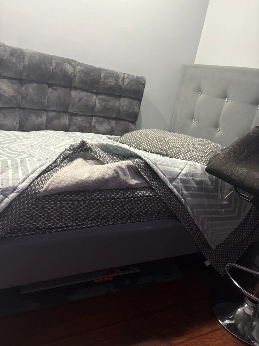 Grey Velvet Headboard with Crystal Accents - photo 2