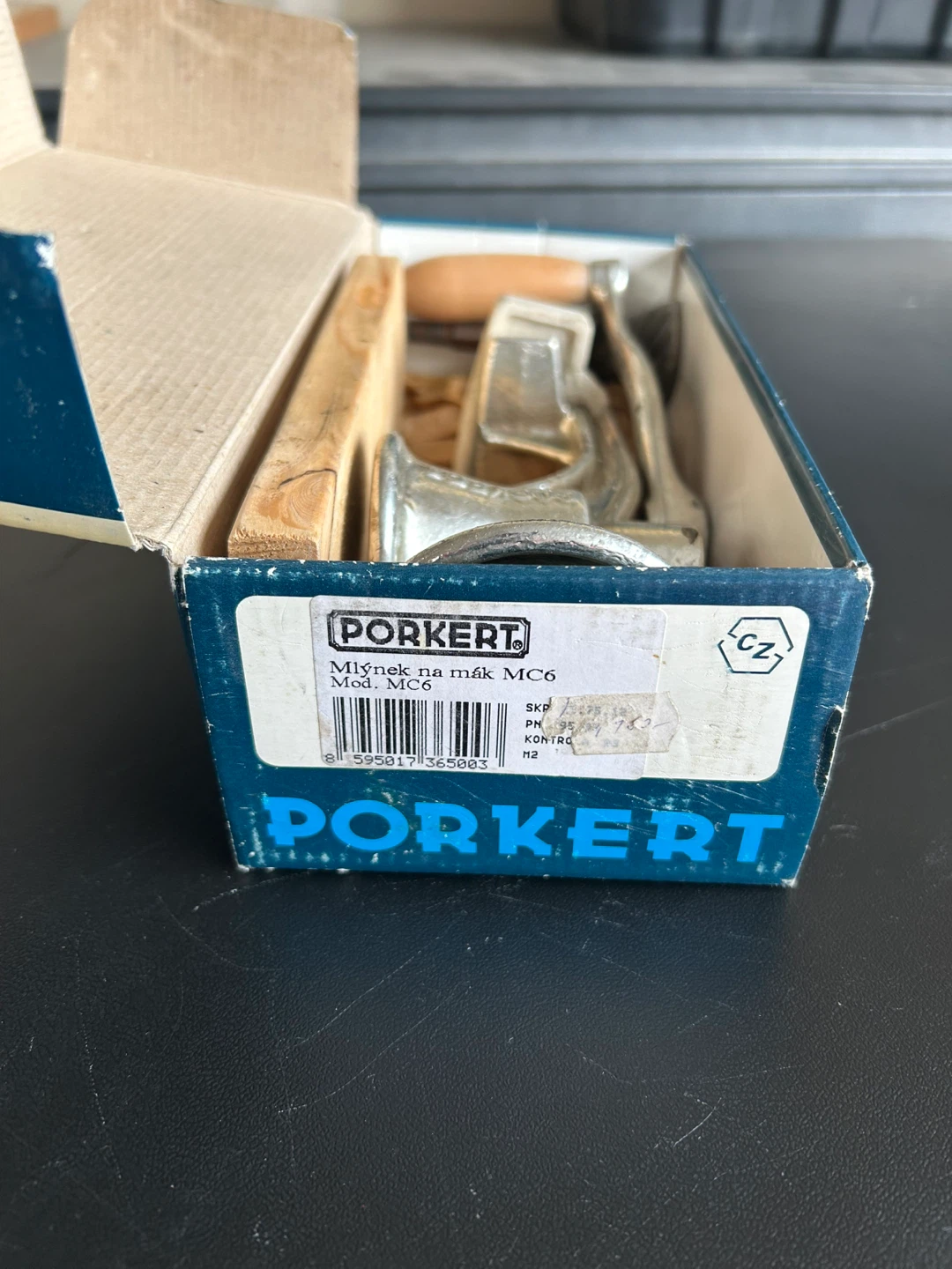 Porkert Poppy Seed Grinder MC6 - Metal with Wooden Handle - photo 2