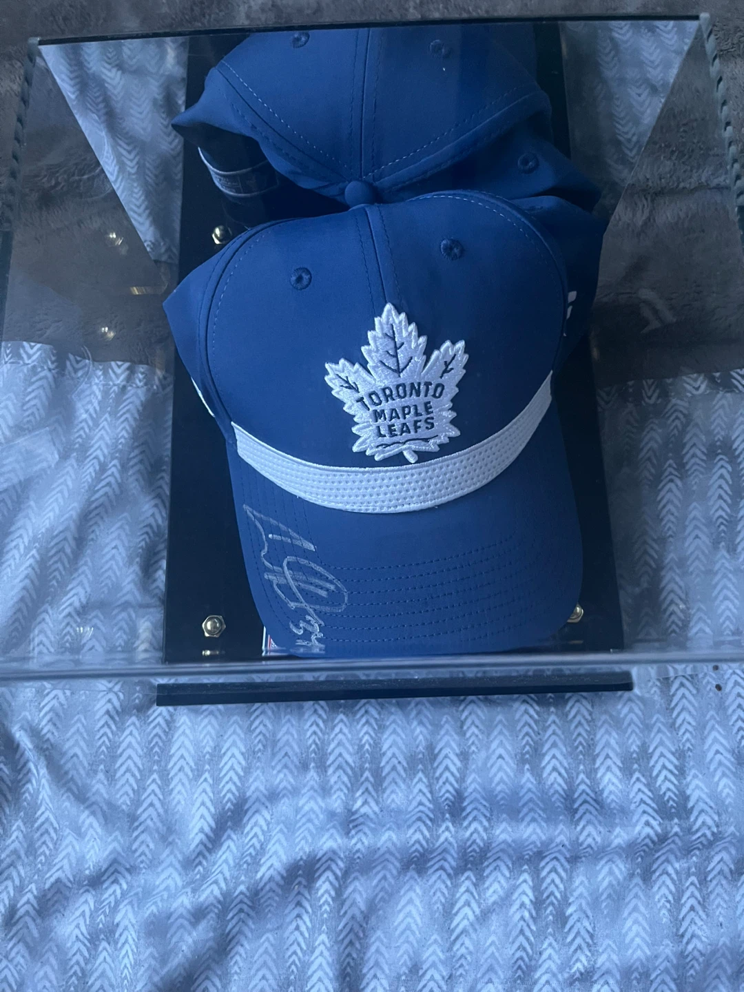 Auston Matthew’s signed and authenticated hat