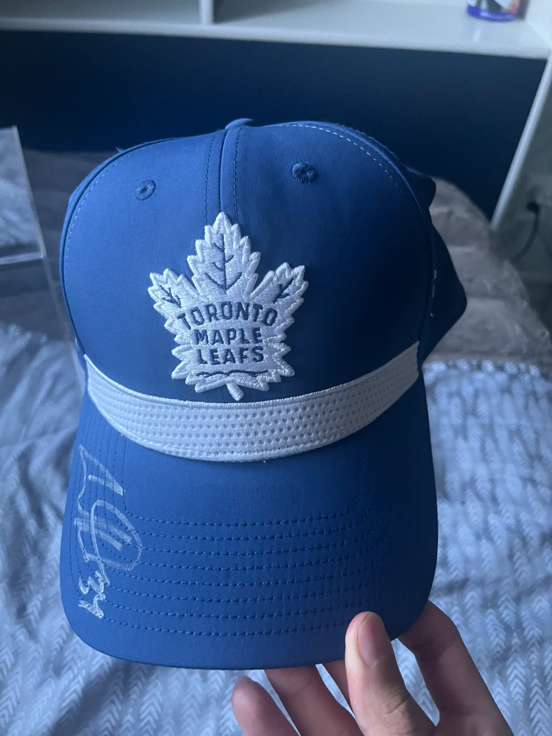Auston Matthew’s signed and authenticated hat - photo 4
