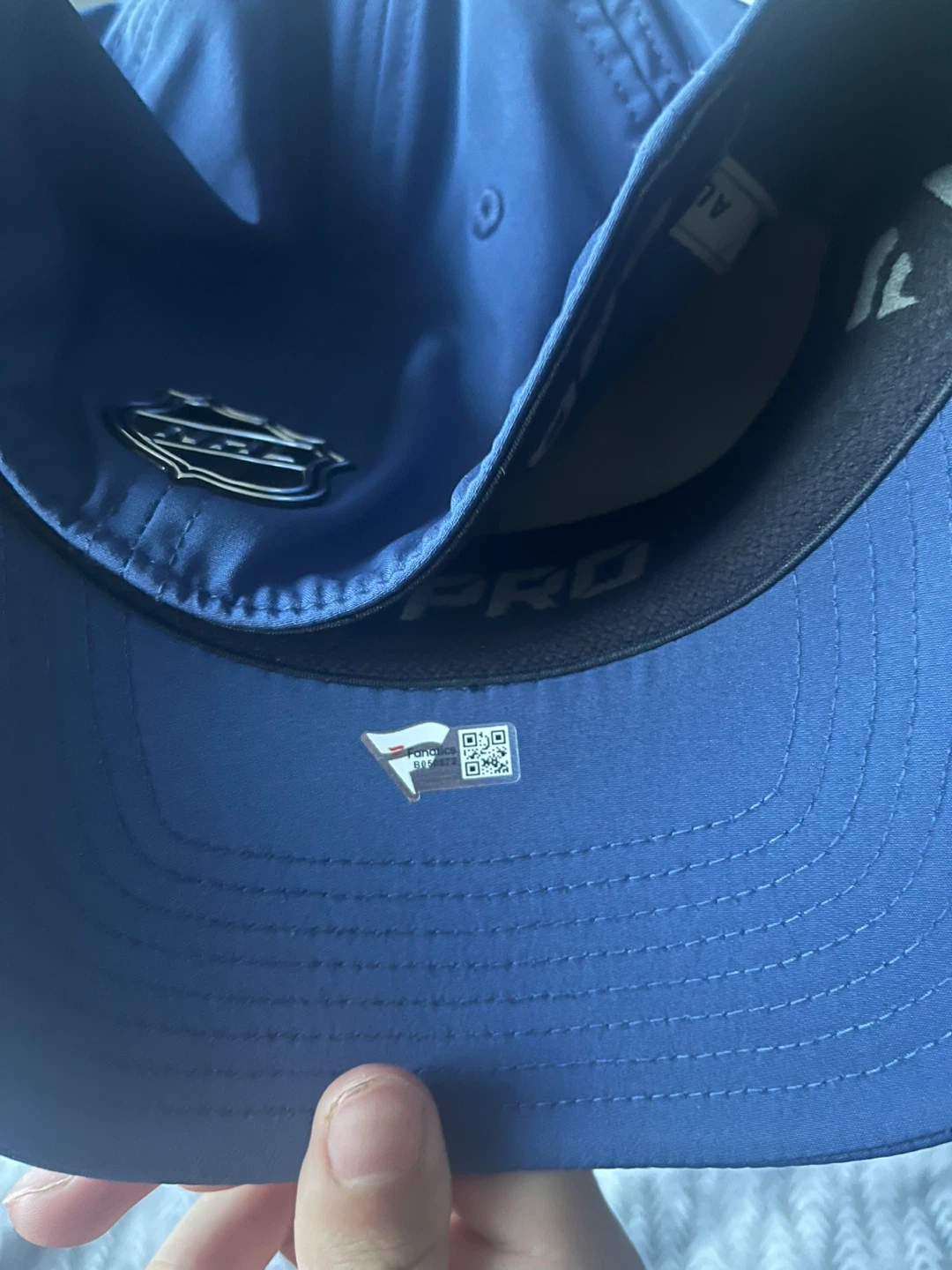 Auston Matthew’s signed and authenticated hat - photo 3