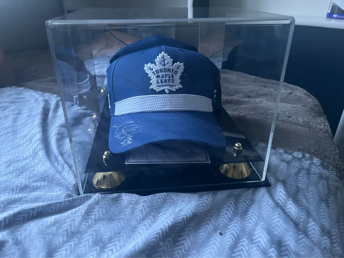 Auston Matthew’s signed and authenticated hat - photo 5
