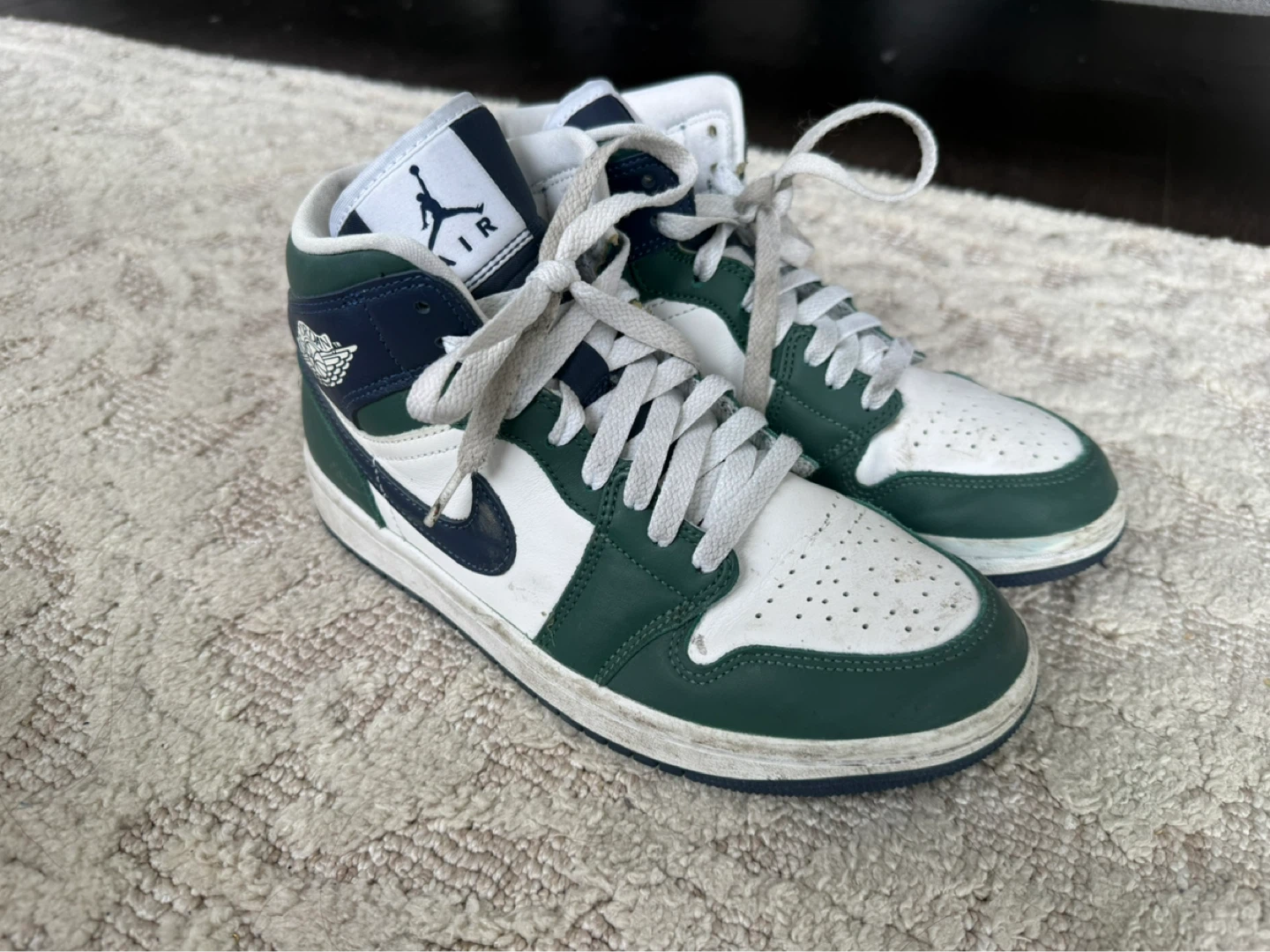 Wmns Air Jordan 1 Mid SE 'Noble Green' – Size US 7.5 W