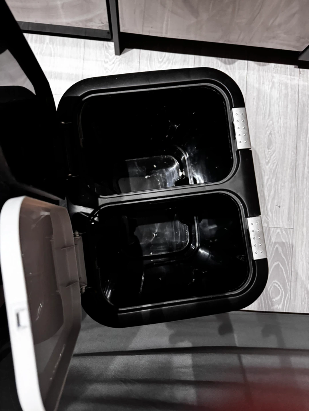 Step 'n Sort Dual Compartment Recycling Bin - photo 4