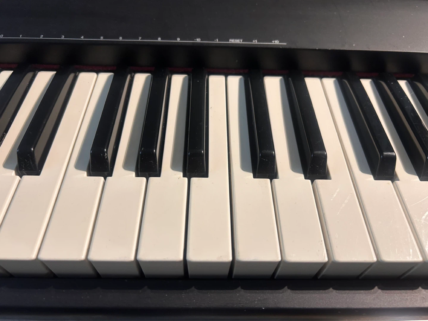 Yamaha NP-30 76-Key Portable Grand Piano & Stand - photo 2
