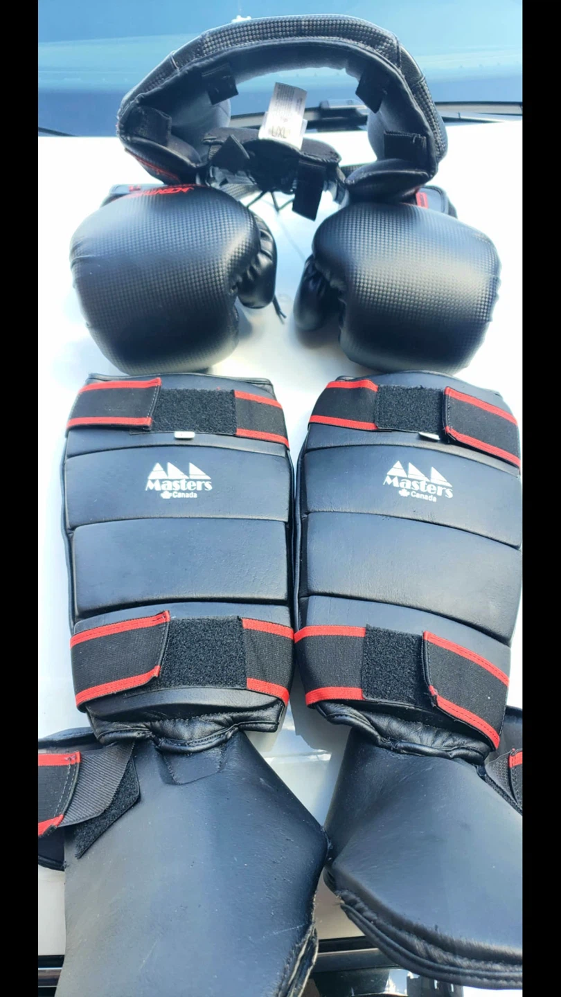 Century Martial Arts Gear Set - Headgear, Gloves, Shin Guards - photo 3