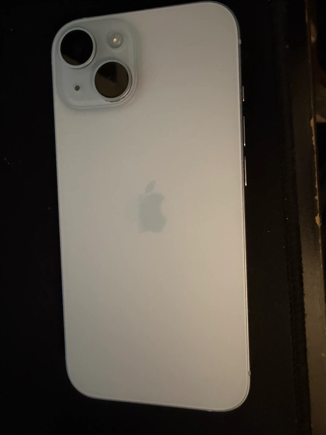iPhone 15 - photo 3