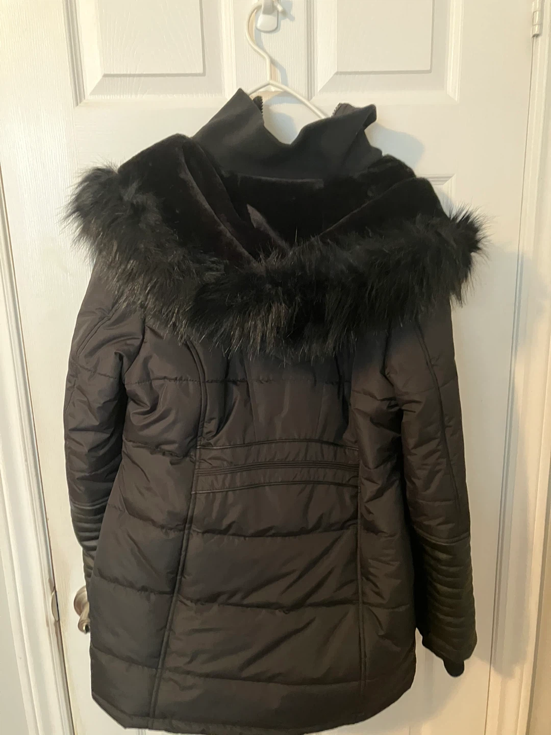 New Black Winter Coat, Faux Fur Hood. Size Large. - photo 2