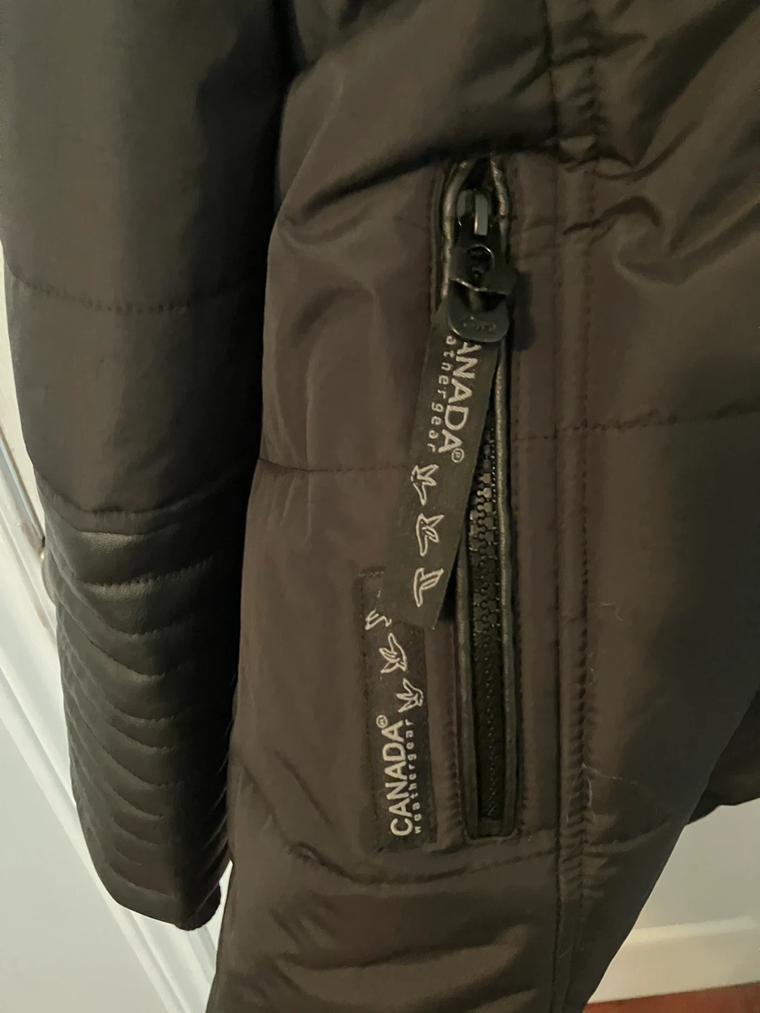 New Black Winter Coat, Faux Fur Hood. Size Large. - photo 4