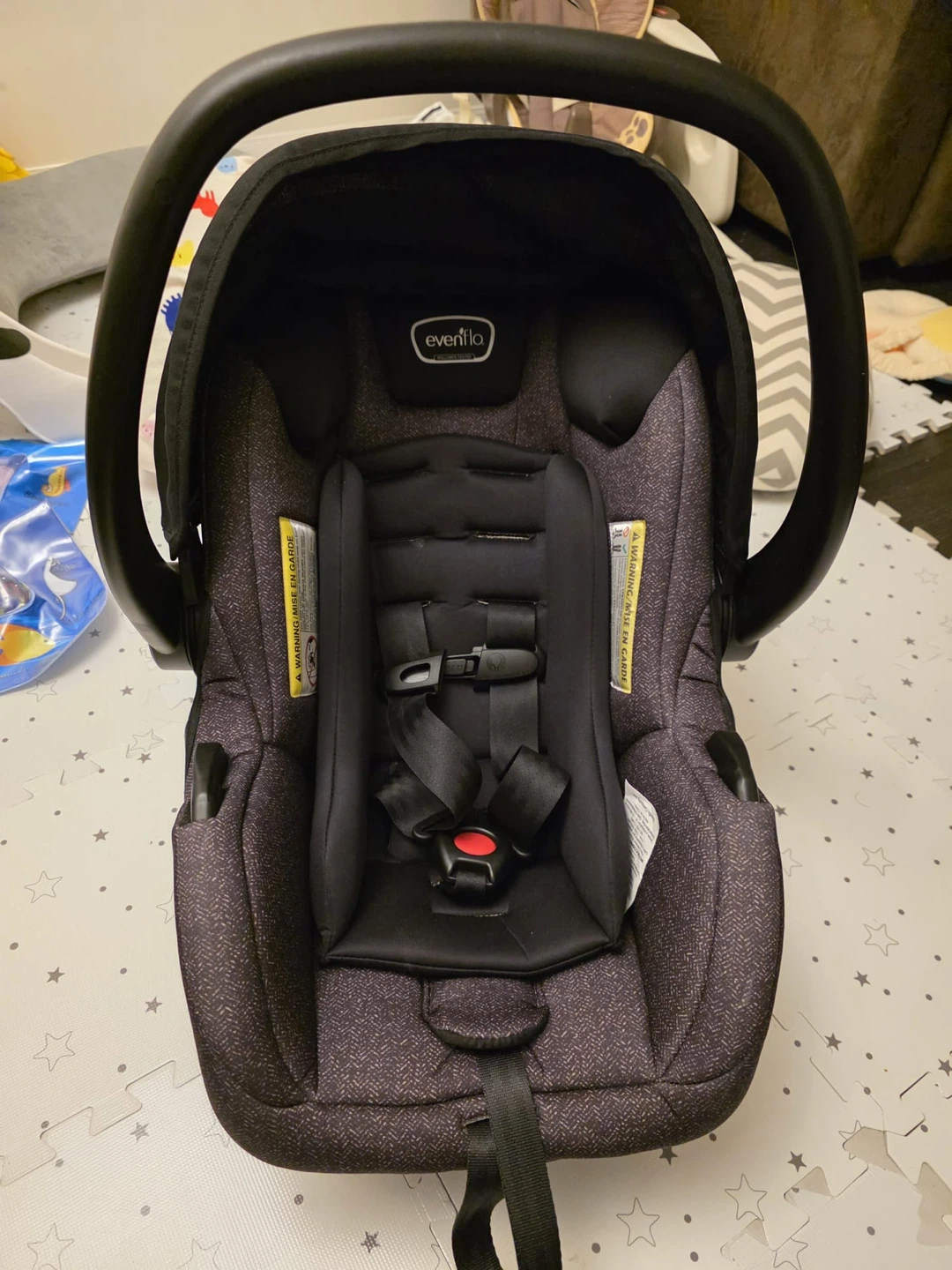 Evenflo Litemax Safemax Infant Car Seat with Base - photo 2