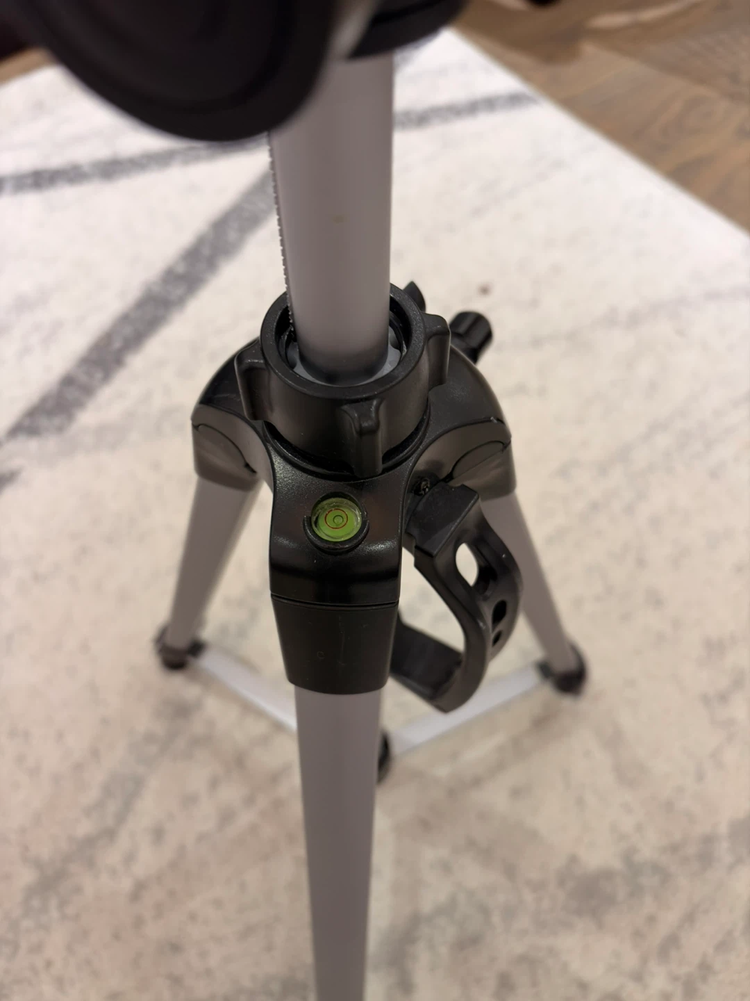 Amazon Basics 60-Inch Lightweight Tripod - photo 3