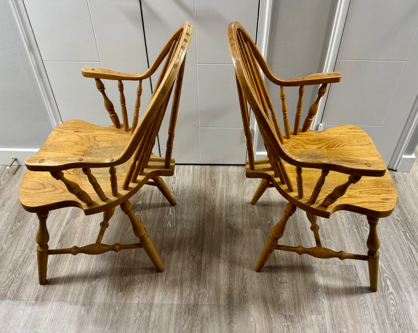 Sunset Trading Oak Windsor Dining Chairs with Arms (Set of 2) - photo 3