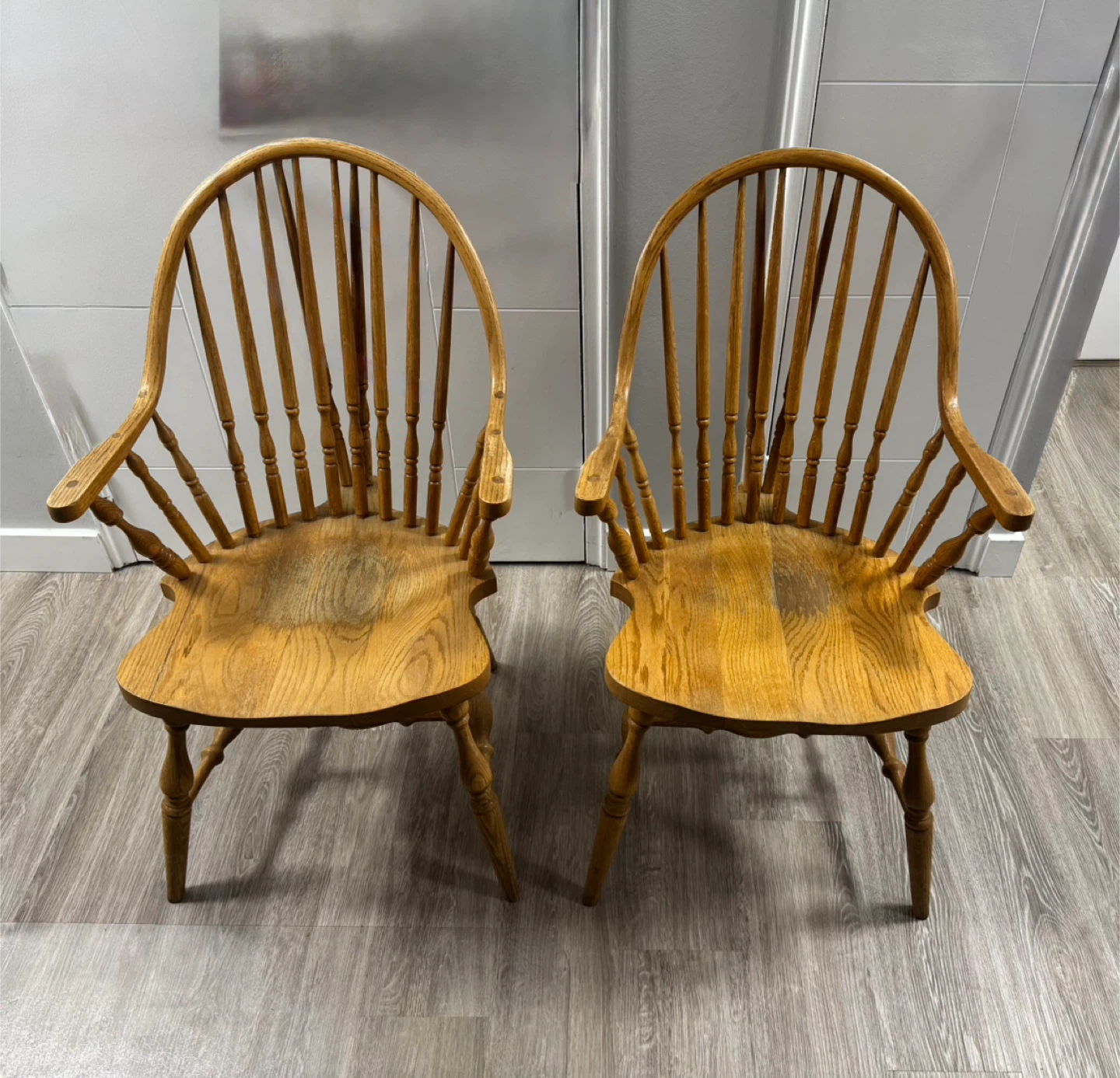 Sunset Trading Oak Windsor Dining Chairs with Arms (Set of 2) - photo 2