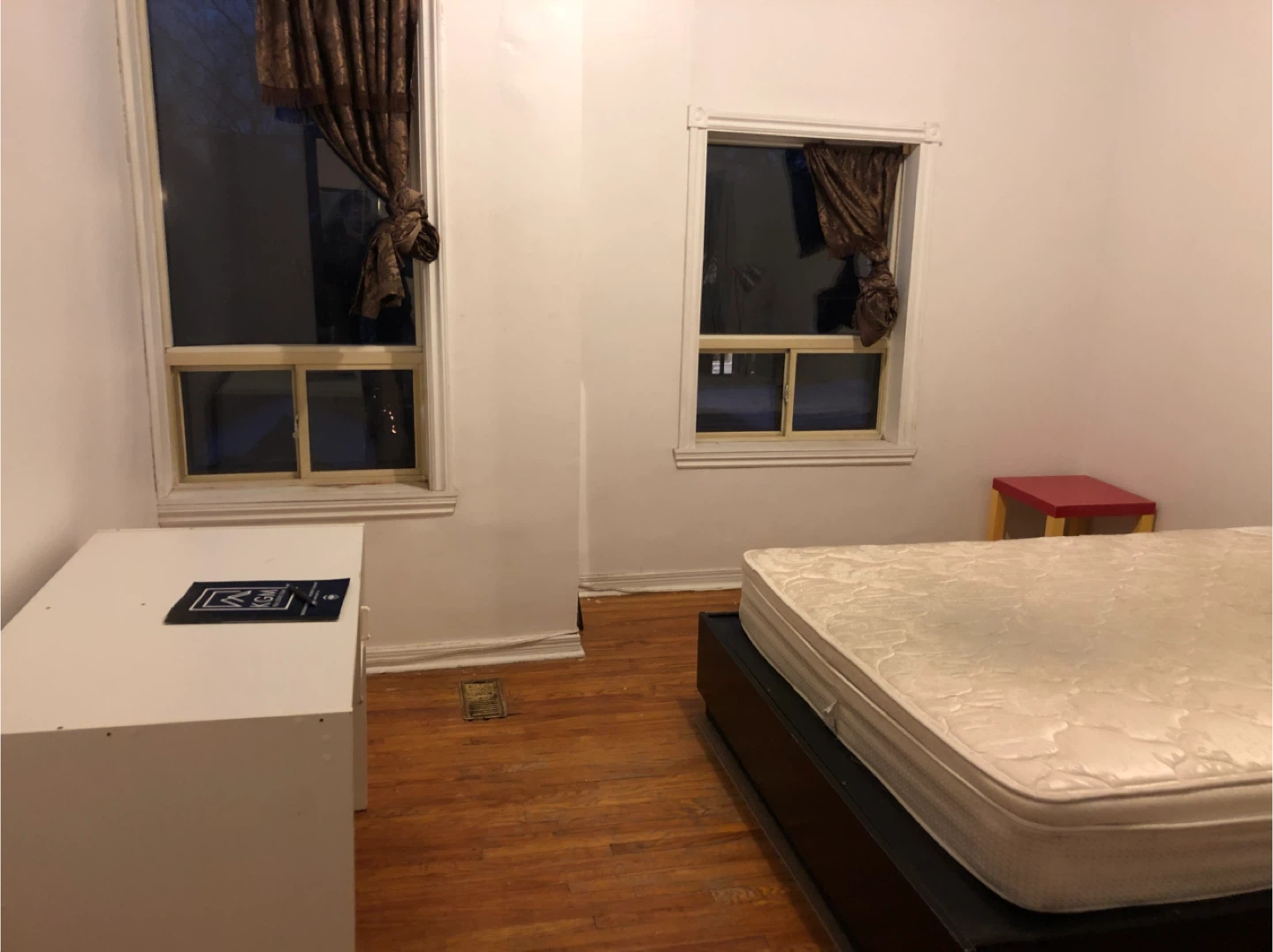 2 single bedrooms for rent in townhouse at Christie pits