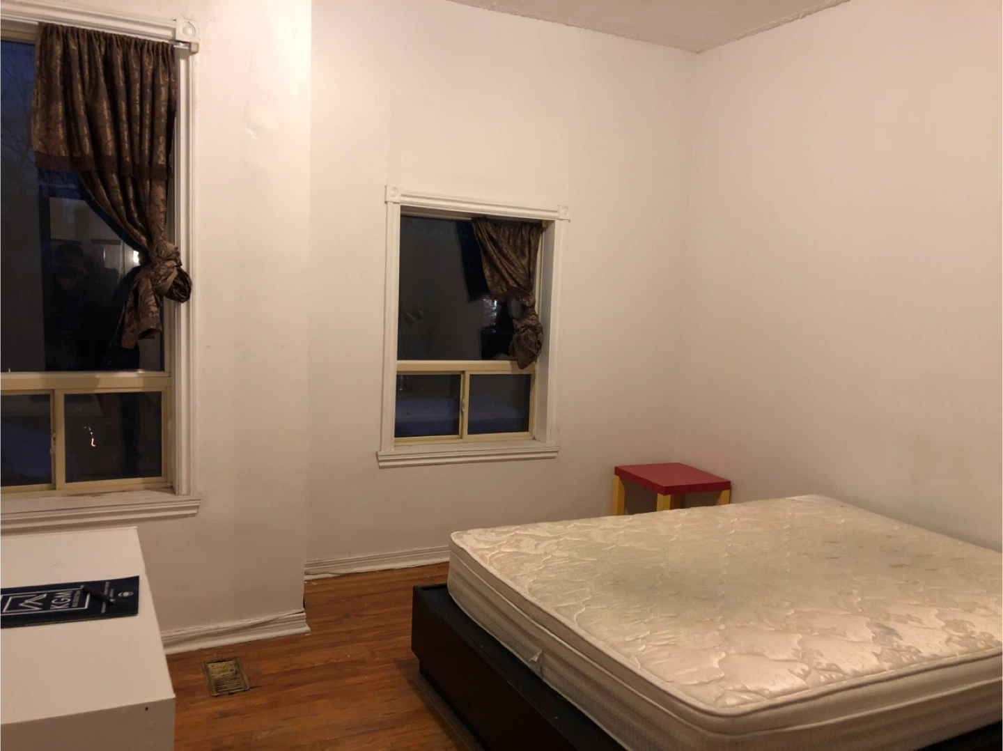 2 single bedrooms for rent in townhouse at Christie pits - photo 3