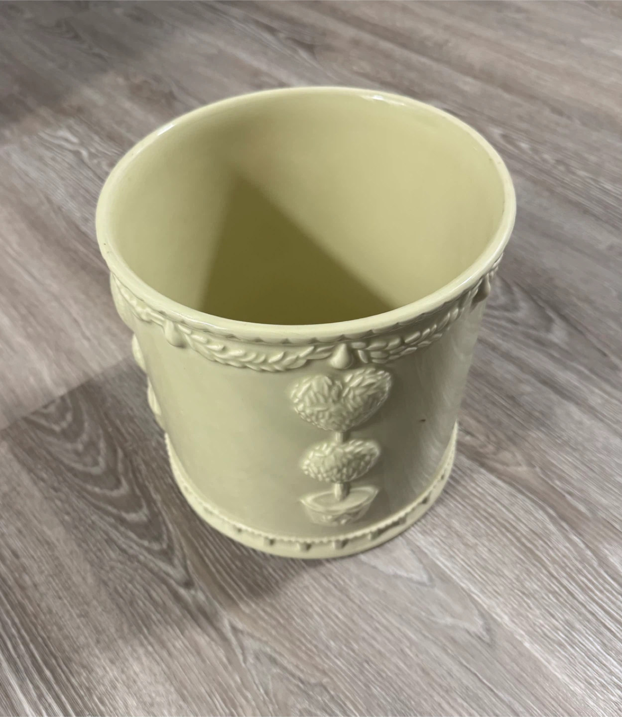 Topiary Motif Wastebasket Planter - Beige Ceramic - photo 5