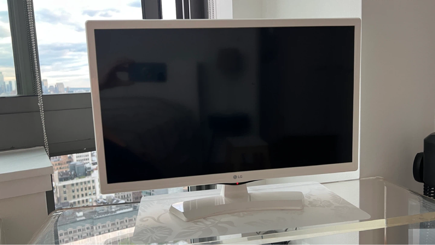 LG White Flat Screen TV 23.6-inch diagonal screen size. - photo 4