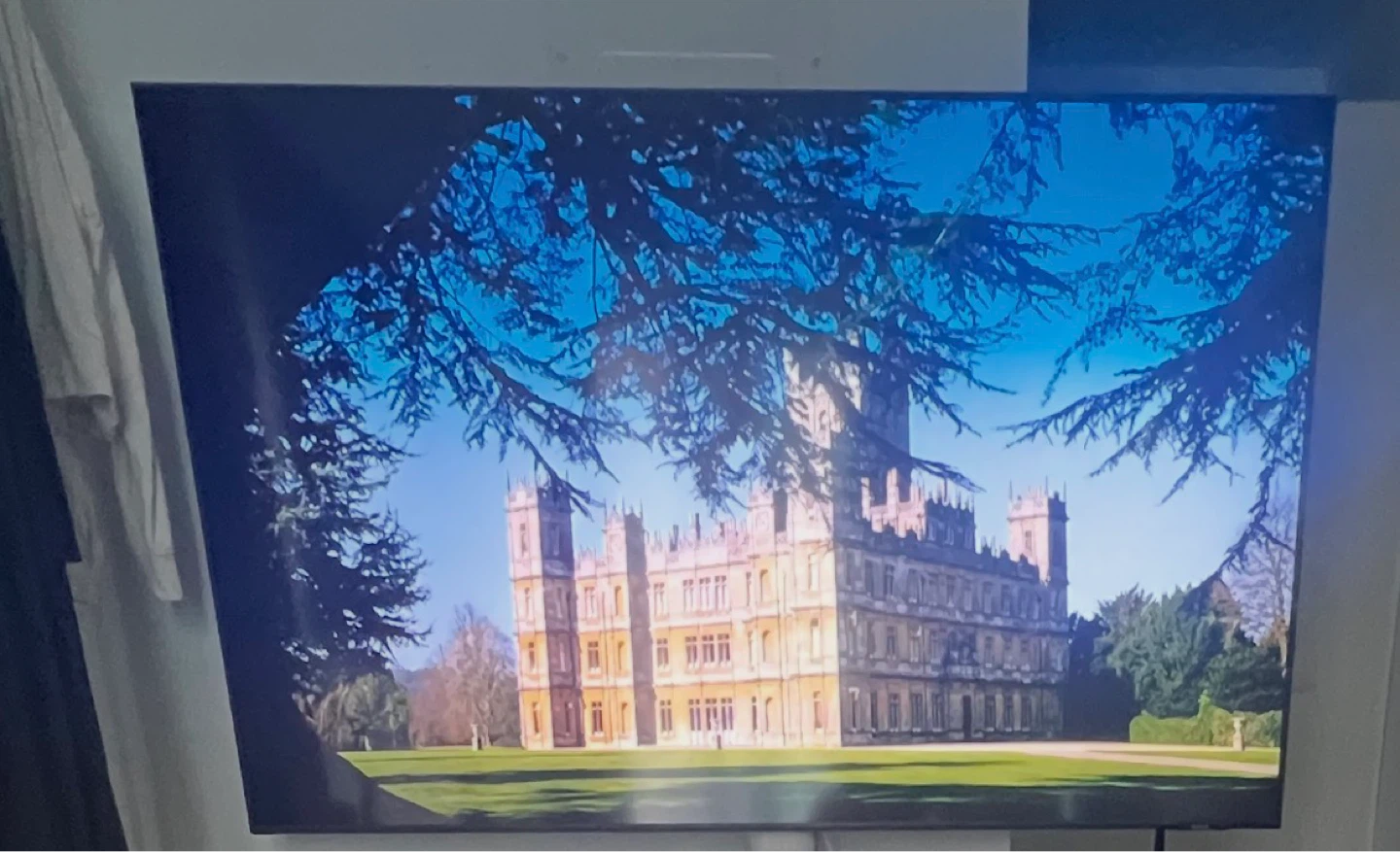 70 inch QLED 4K Samsung TV - photo 2