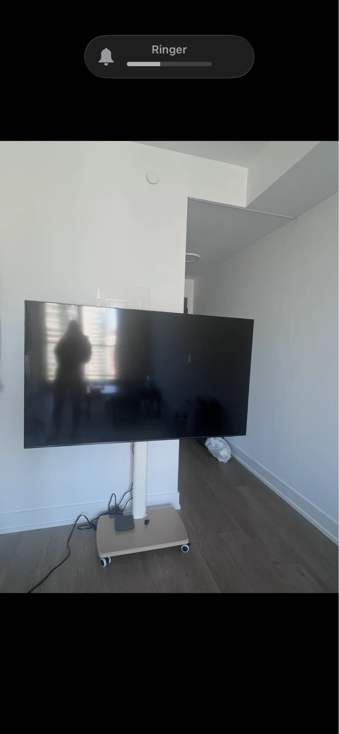 70 inch QLED 4K Samsung TV - photo 3