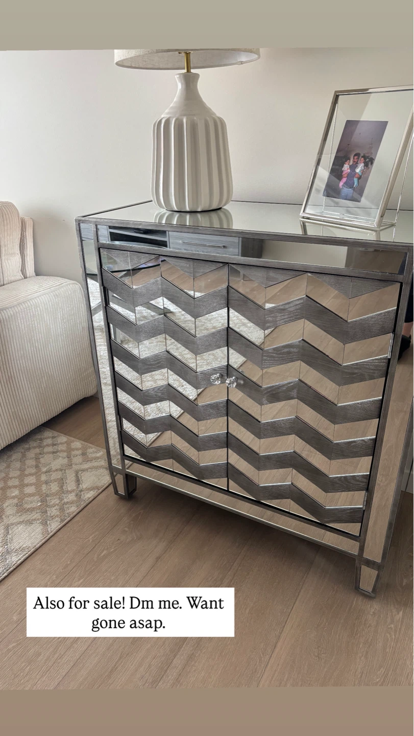 Mirrored Cabinet with Chevron Design - photo 2