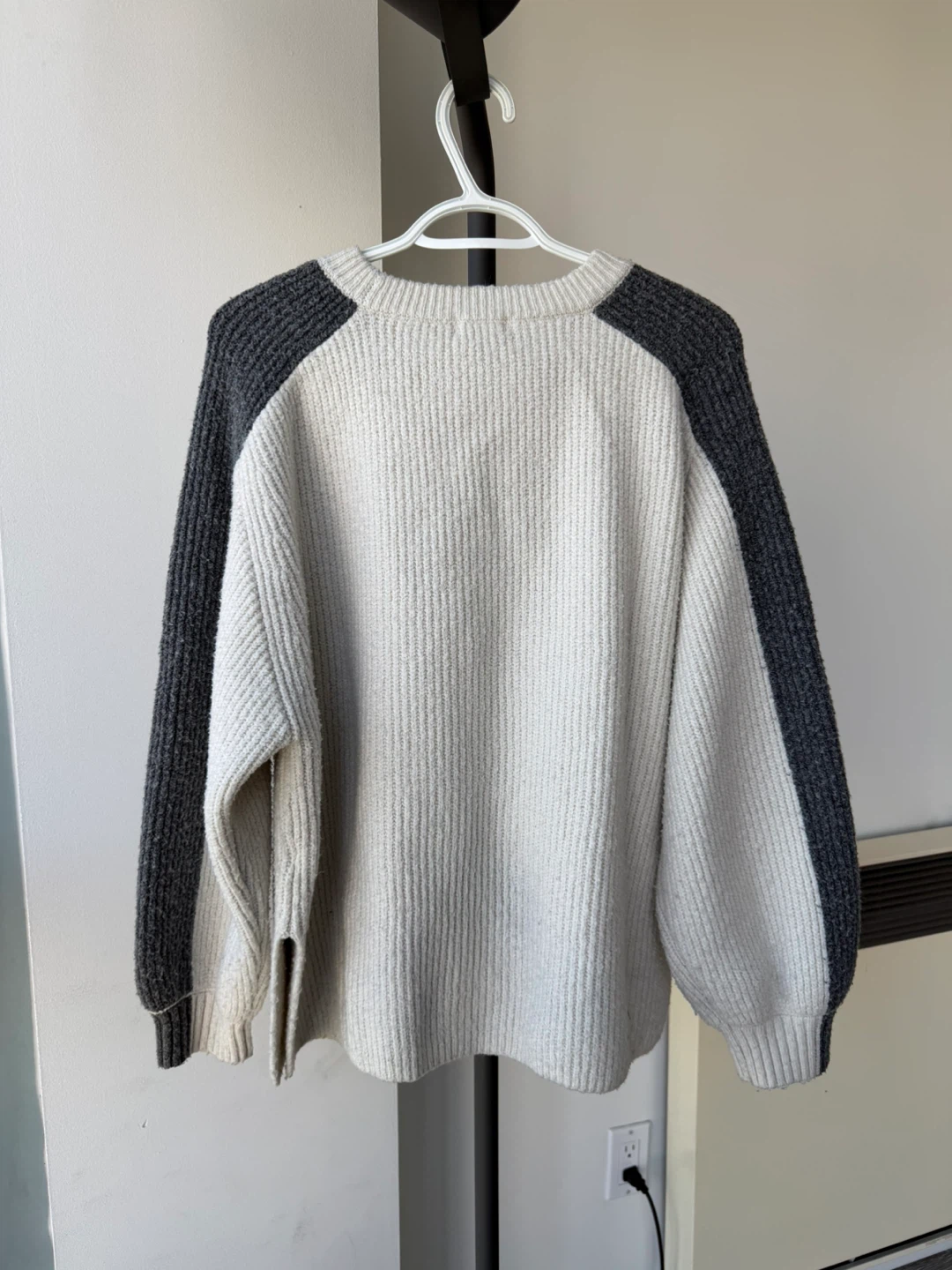 Cozy Contrast Sleeve Knit Sweater - photo 2