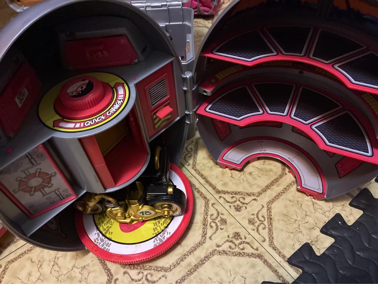 Ryan's World Super Surprise Vault Playset - photo 3