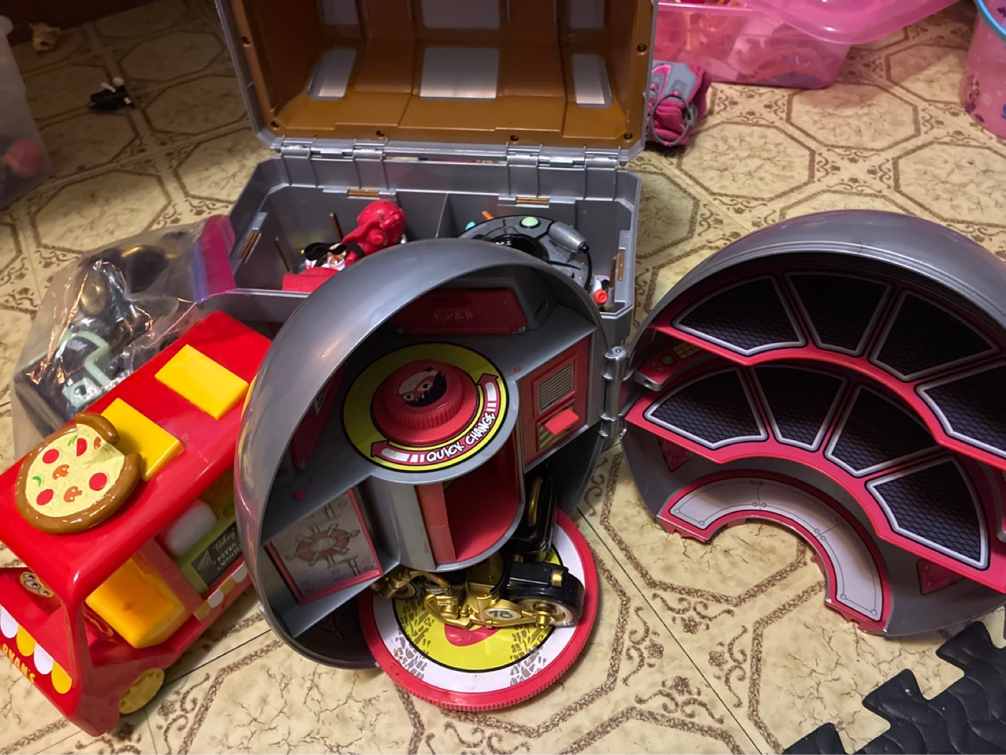 Ryan's World Super Surprise Vault Playset - photo 4