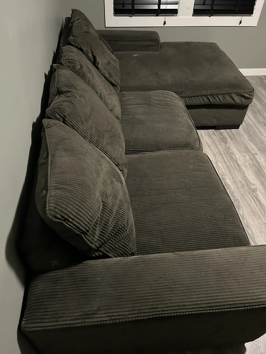 Free delivery sectional couch with chaise - photo 4