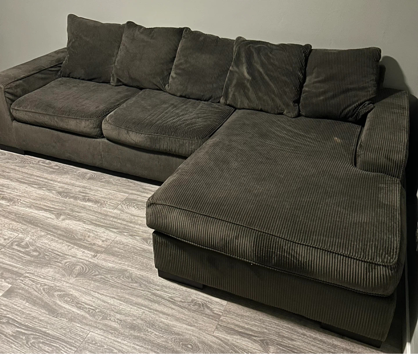Free delivery sectional couch with chaise