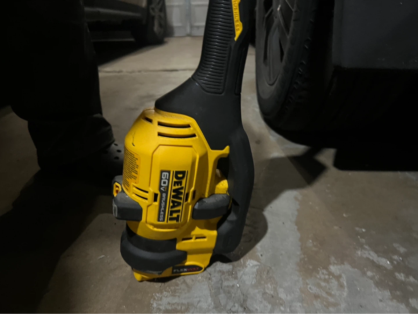 DEWALT FLEXVOLT Cordless Trimmer - photo 3