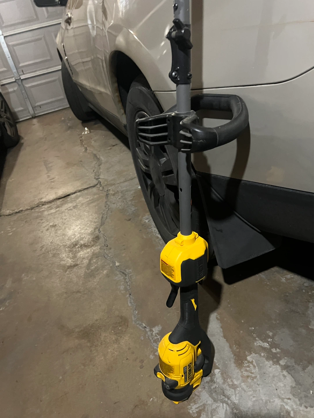 DEWALT FLEXVOLT Cordless Trimmer - photo 4