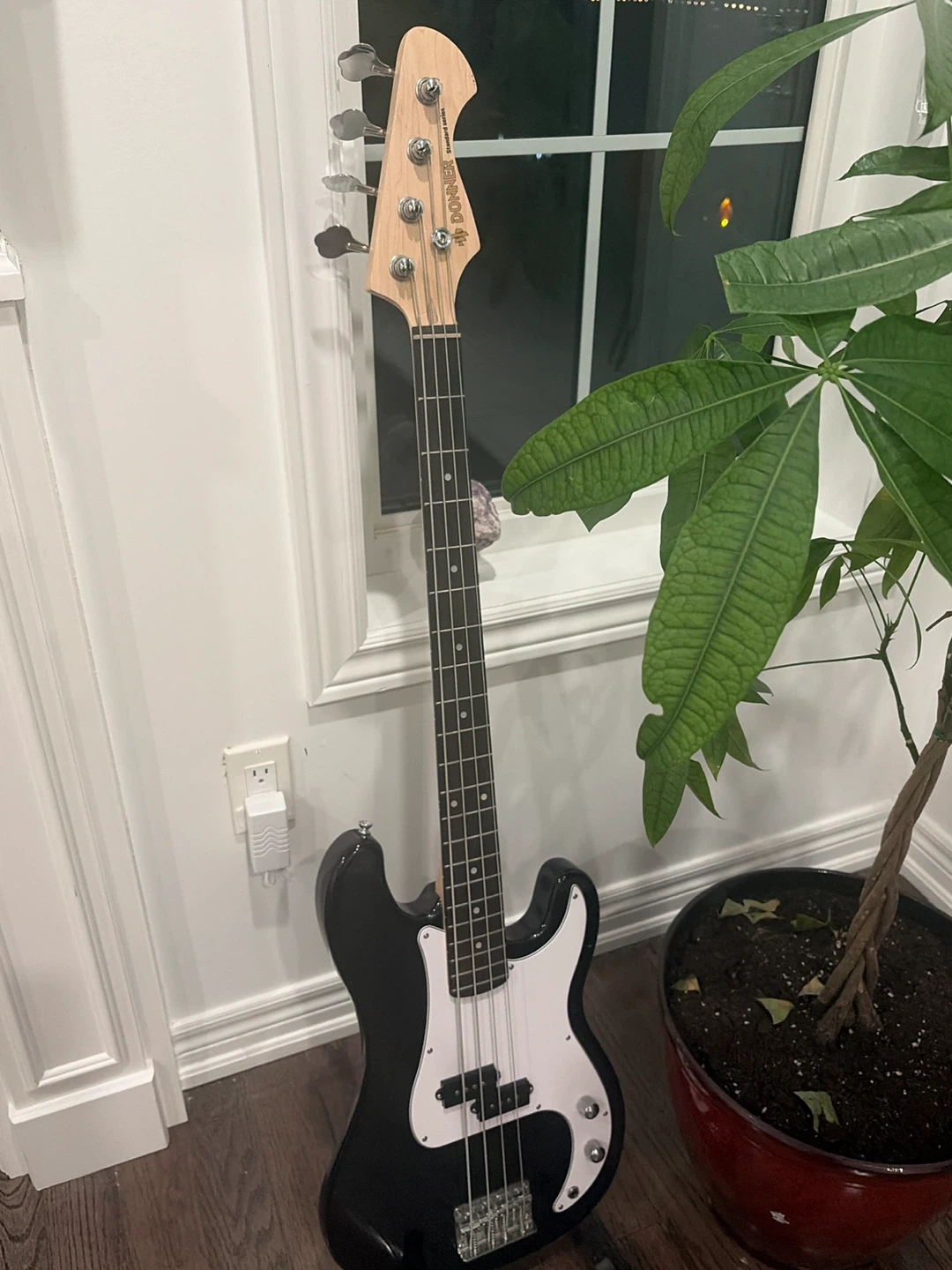 Donner Standard Series Black Bass Guitar