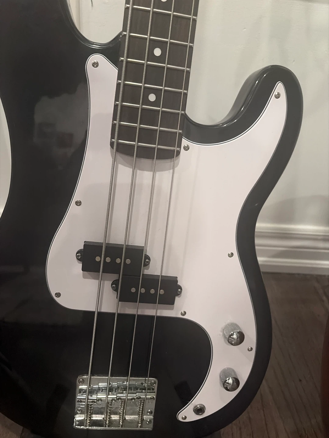 Donner Standard Series Black Bass Guitar - photo 3