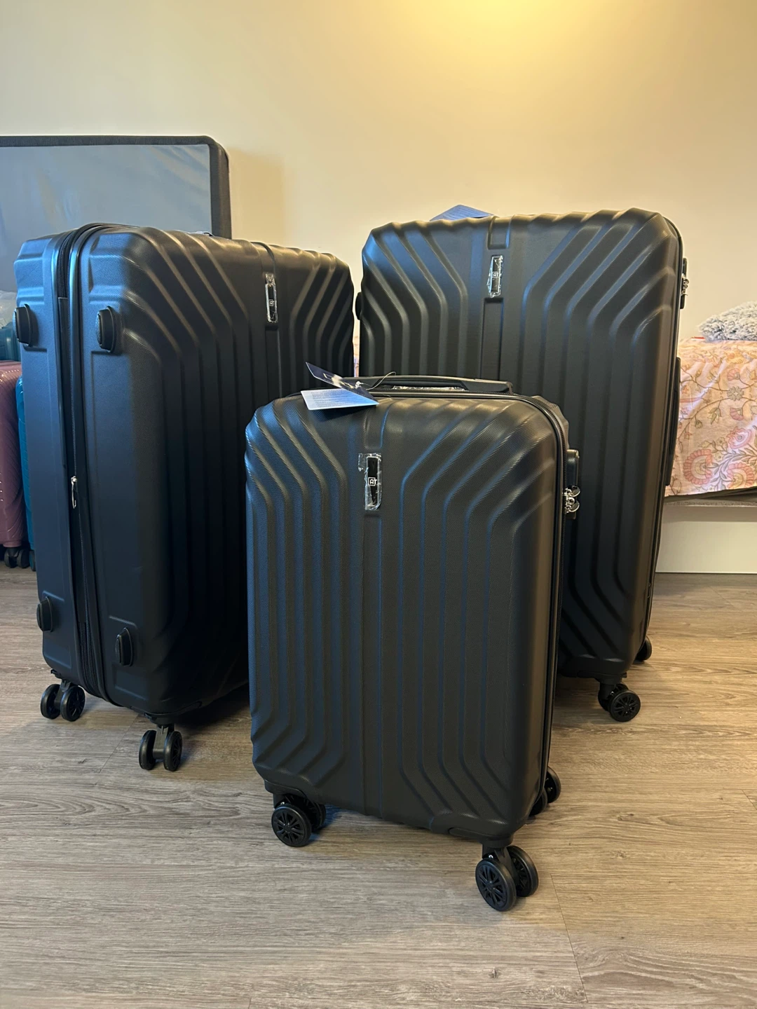 American Traveler Black Hardside Spinner Luggage Set