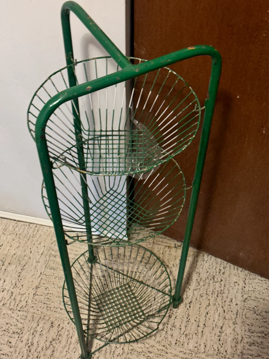 Great little 3 tier wire basket stand