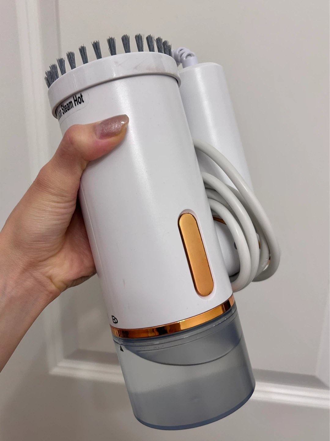Clothes steamer