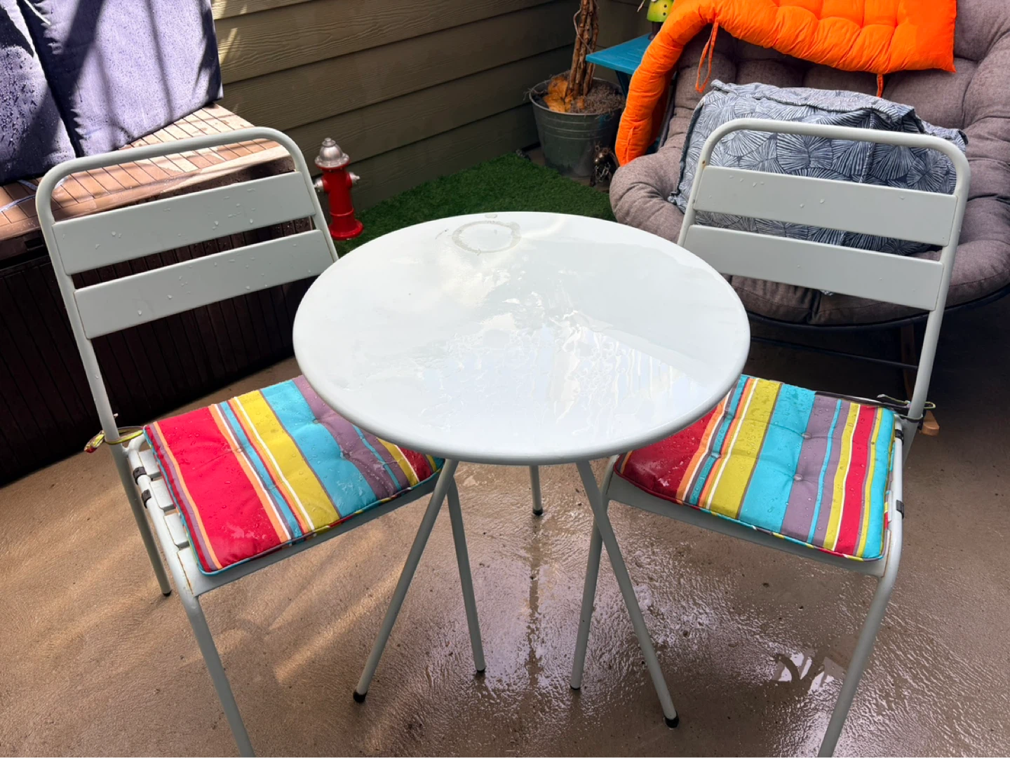 Super cute Round bistro set