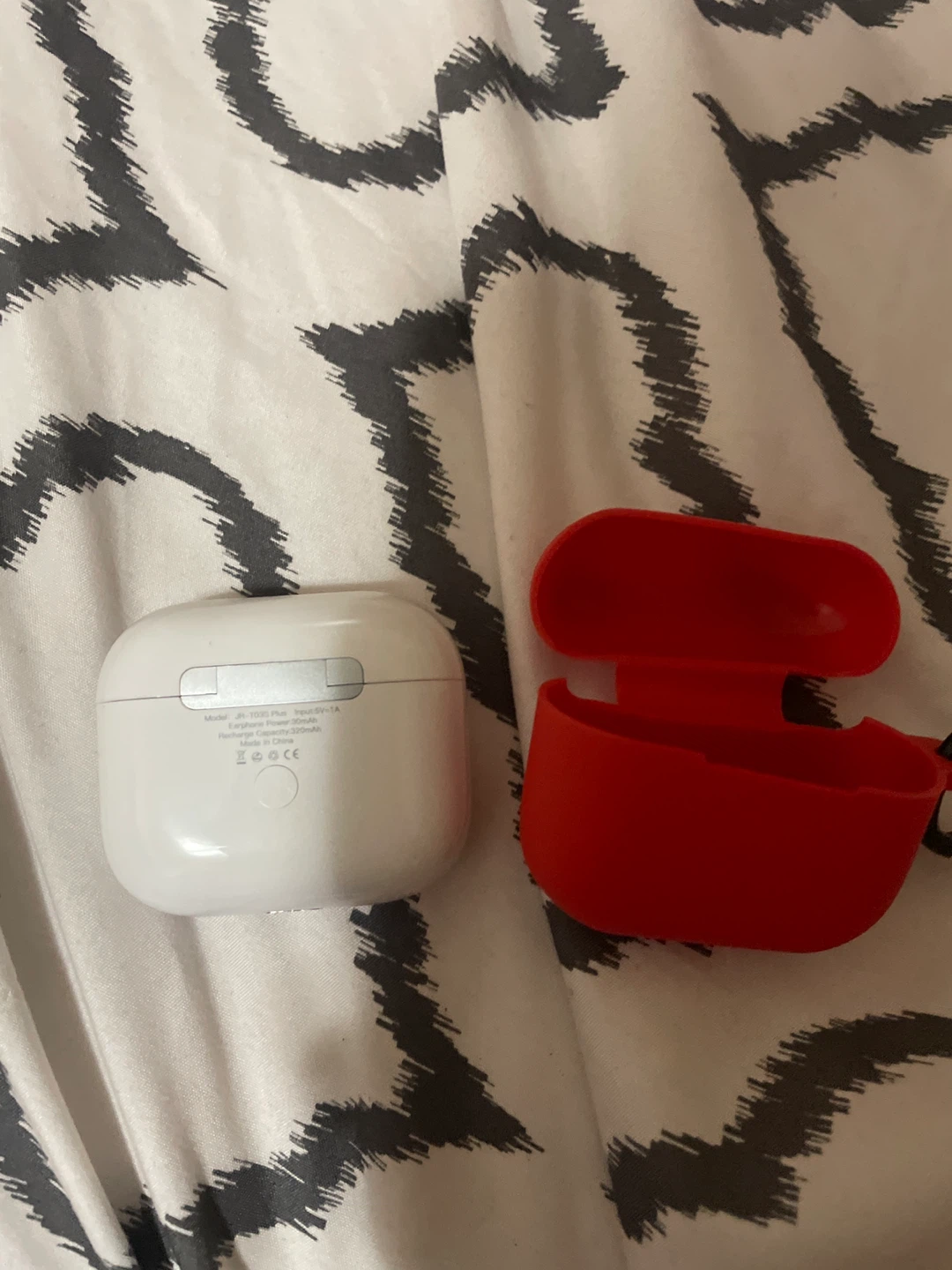 Red Silicone Case with Carabiner for AirPods Pro - photo 4