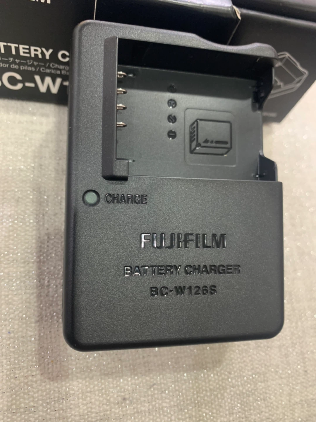 Fujifilm BC-W126S Battery Charger - photo 5