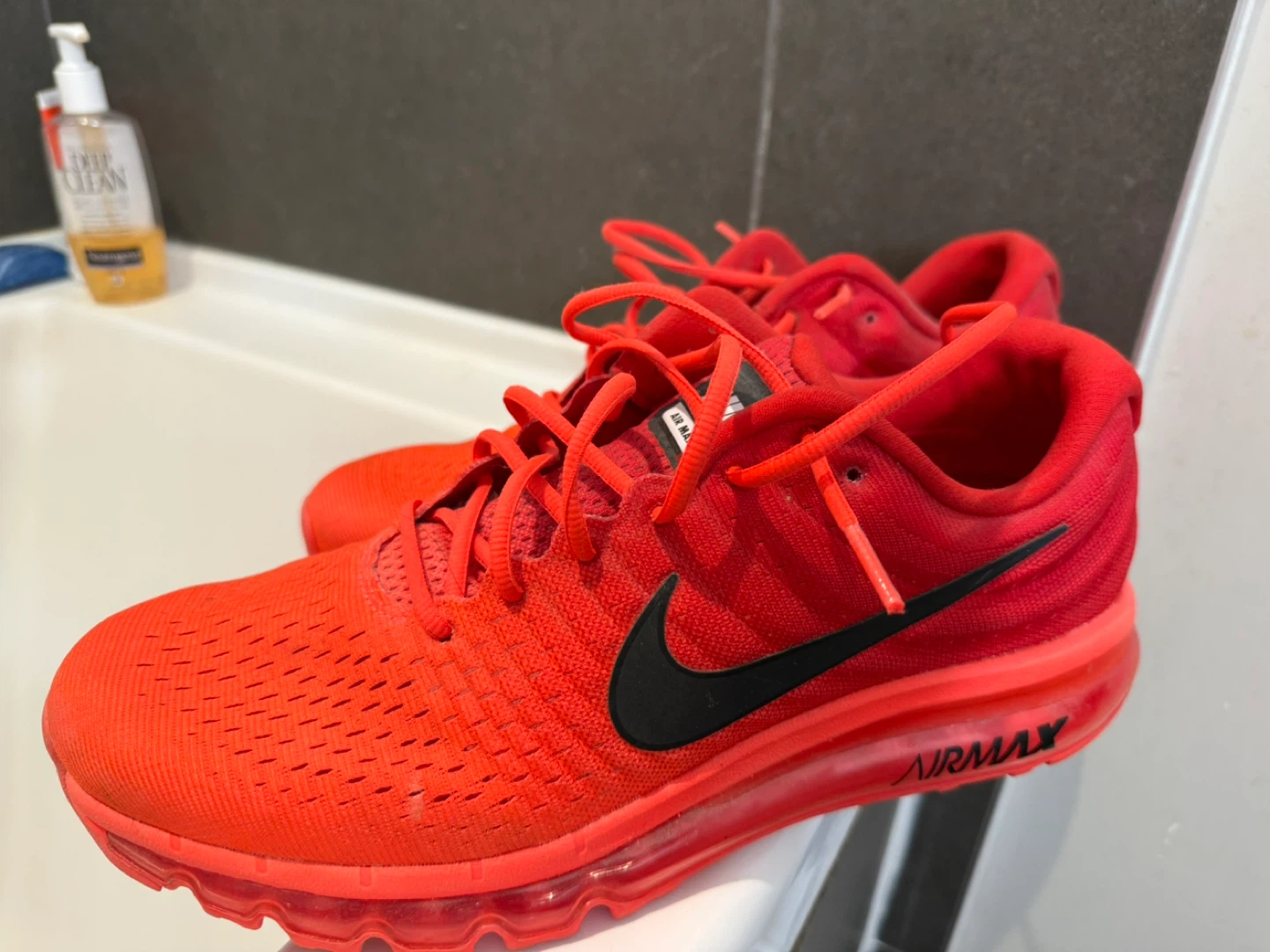 Nike Men's Air Max 2017 Running Shoes - Red