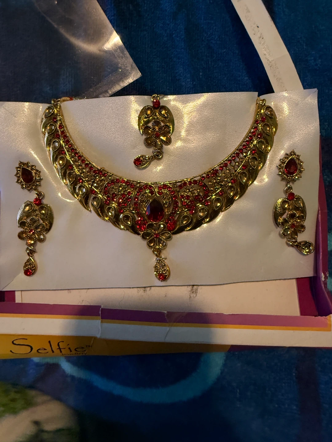 Selfie Jewellery Set - Gold and Red Necklace and Earrings