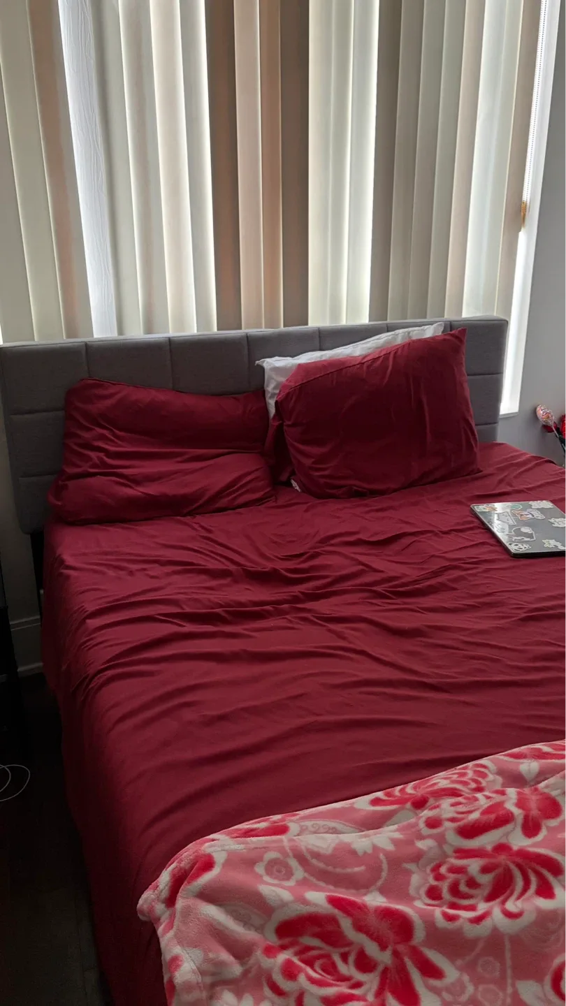 Queensize bedframe - photo 3