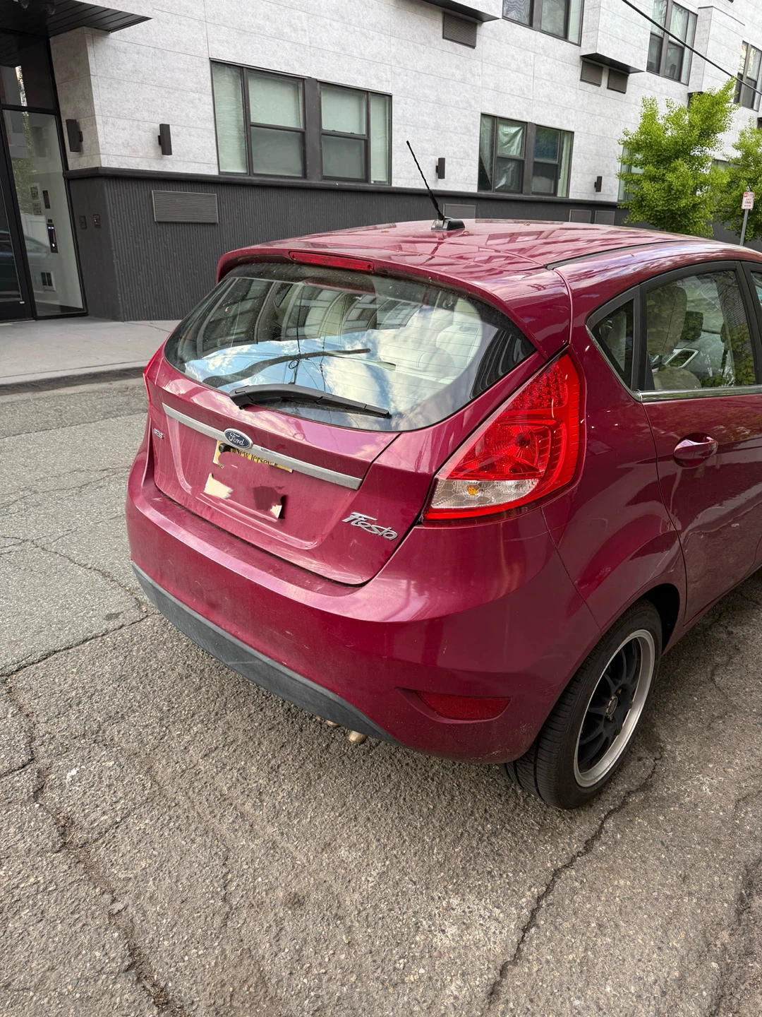 2011 Ford Fiesta Hatchback 95k - photo 4