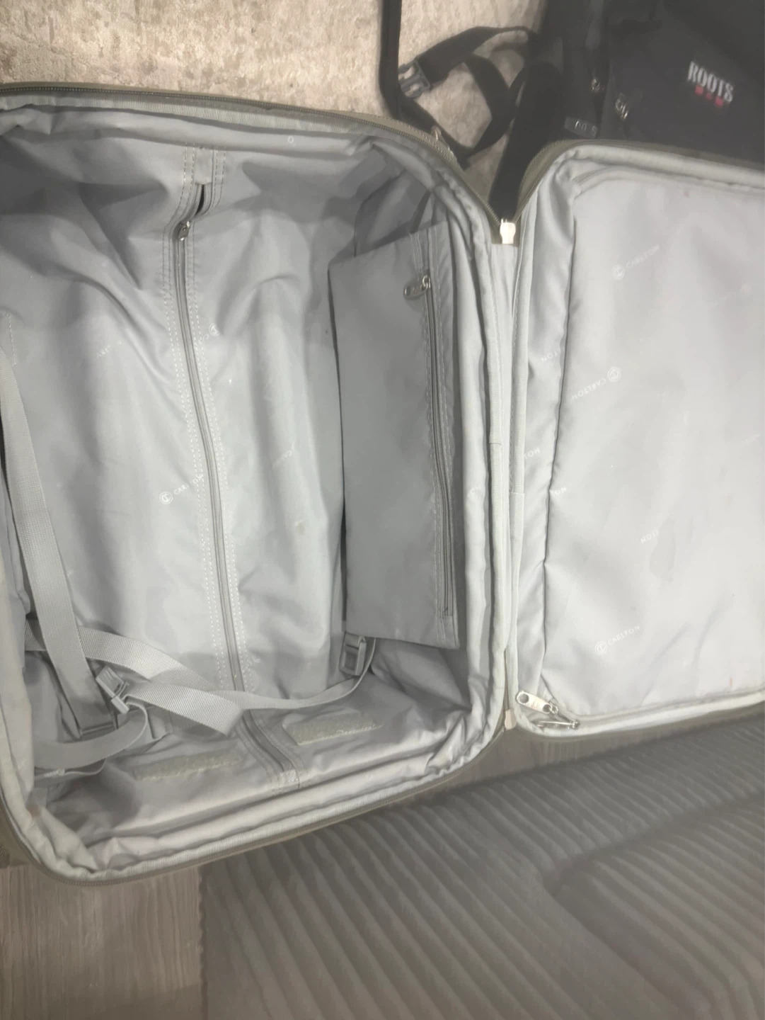 Roots backpack and two suitcases - photo 5